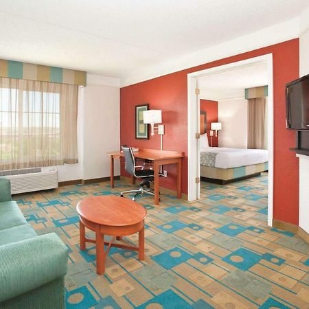 La Quinta By Wyndham Colorado Springs South Airport Hotell Exteriör bild