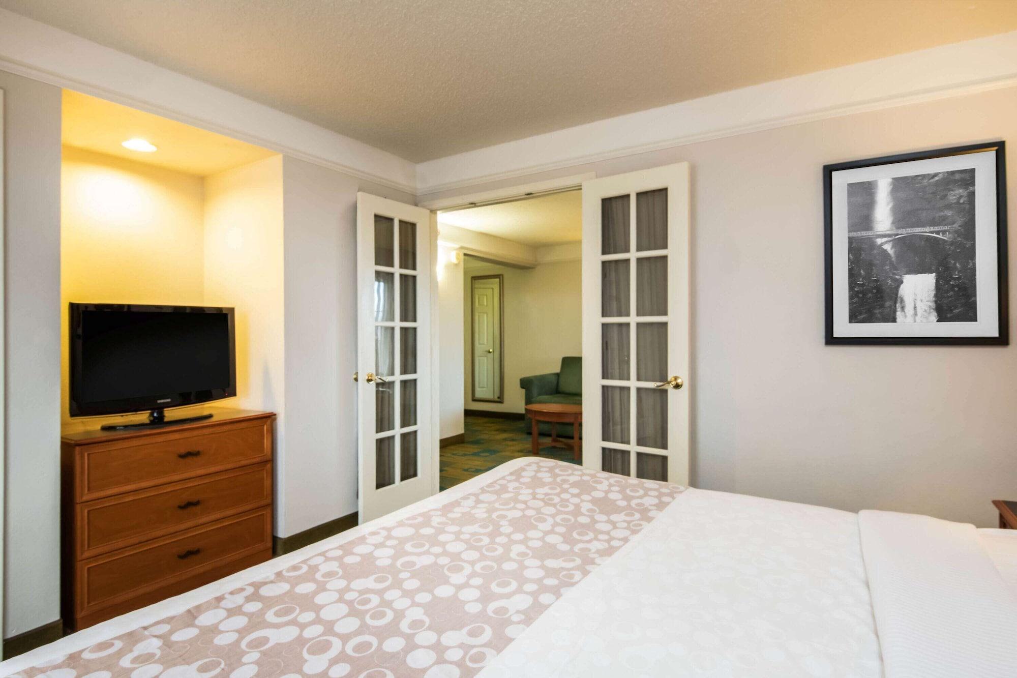 La Quinta By Wyndham Colorado Springs South Airport Hotell Exteriör bild