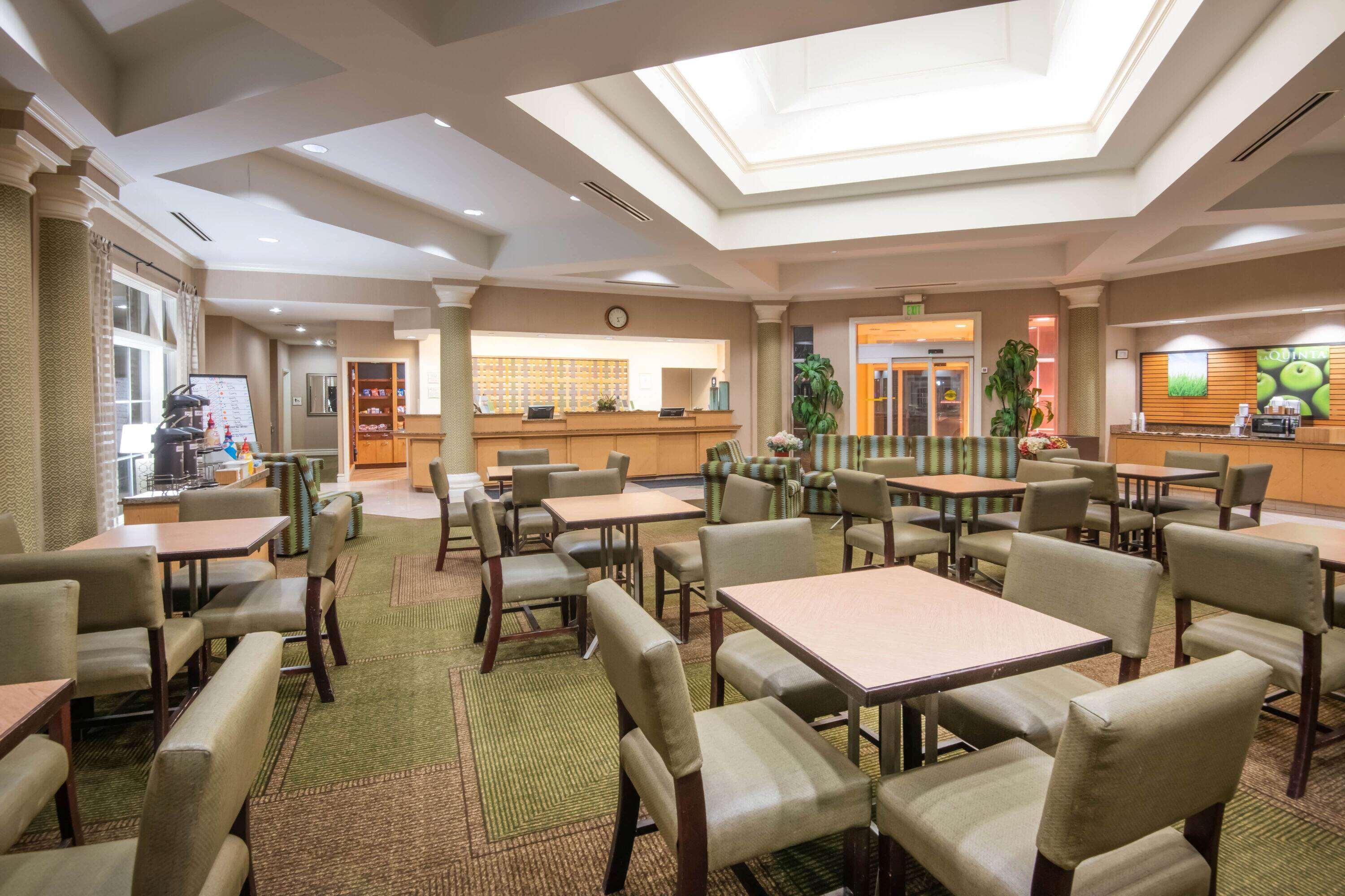 La Quinta By Wyndham Colorado Springs South Airport Hotell Exteriör bild