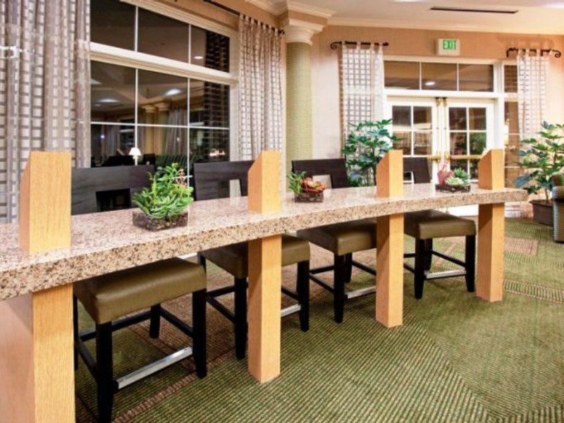 La Quinta By Wyndham Colorado Springs South Airport Hotell Exteriör bild
